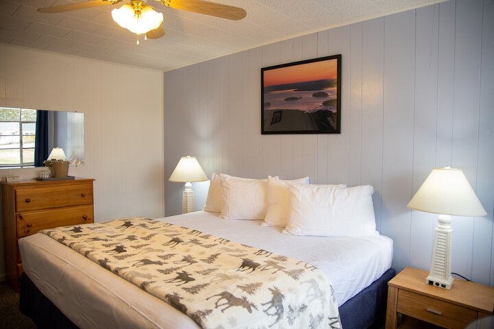 Isleview Motel and Cottages