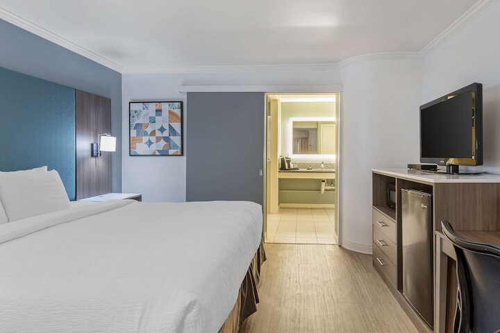 Room 18 of 36