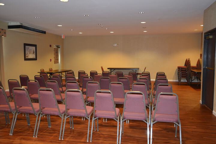 Countryside Inn & Suites