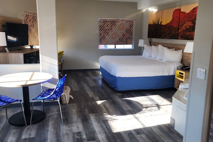 Room 112 of 143
