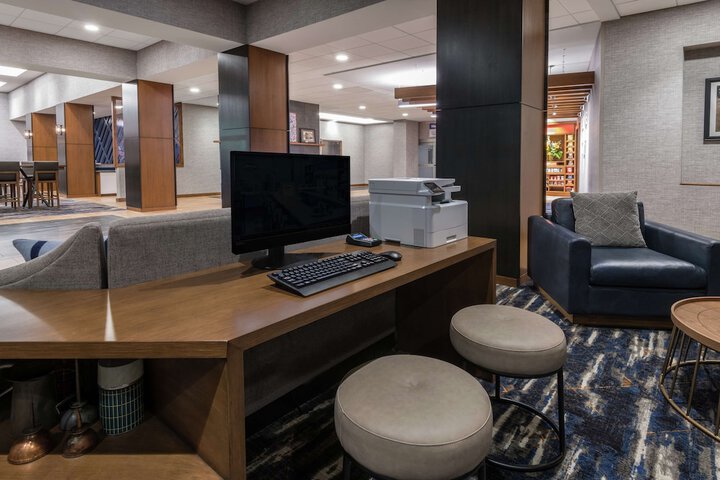 Hampton Inn & Suites Fort Wayne Downtown