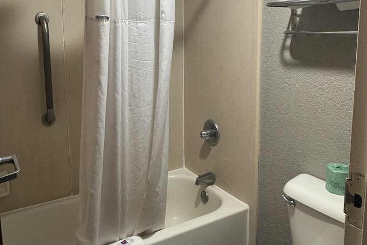 Room 17 of 34