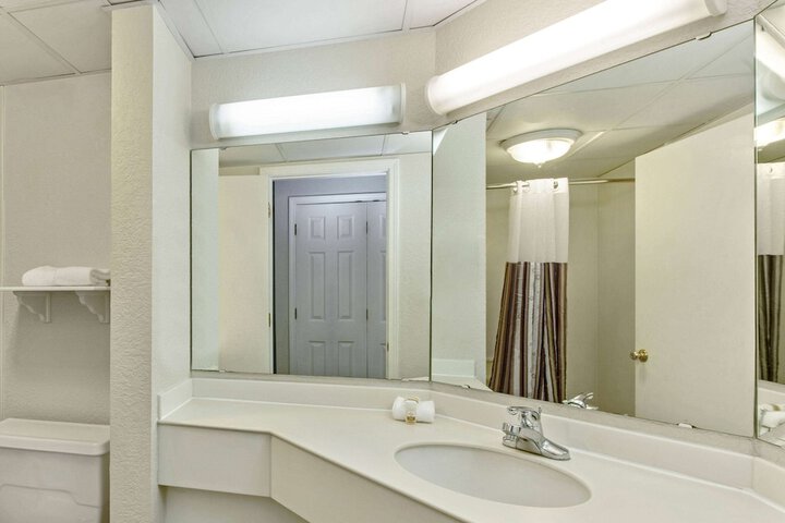 Room 16 of 27
