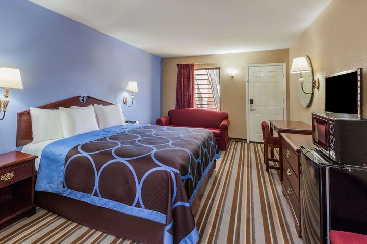 Room 14 of 17