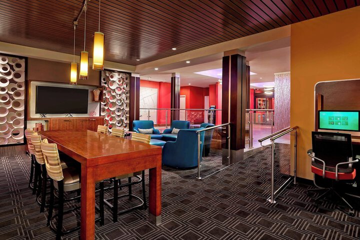 Lounge 60 of 65