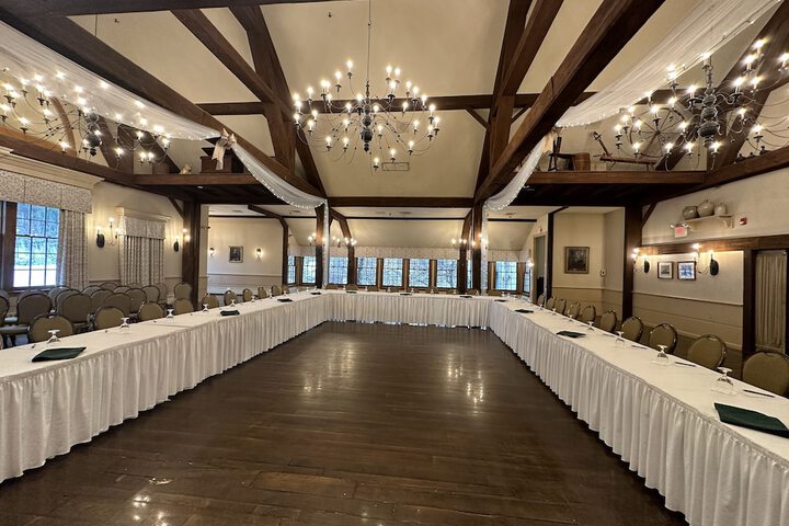 Publick House Historic Inn and Country Motor Lodge