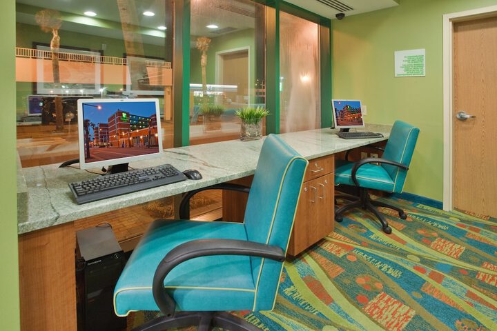 Business Center 62 of 63