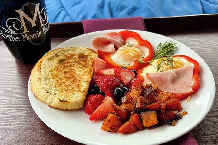 Breakfast/Coffee Service 90 of 113