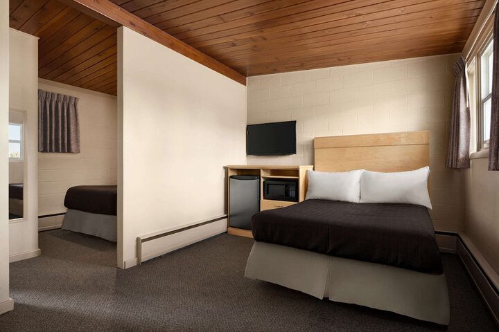 Room 9 of 26