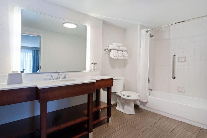 Holiday Inn Express & Suites Cincinnati Riverfront by IHG