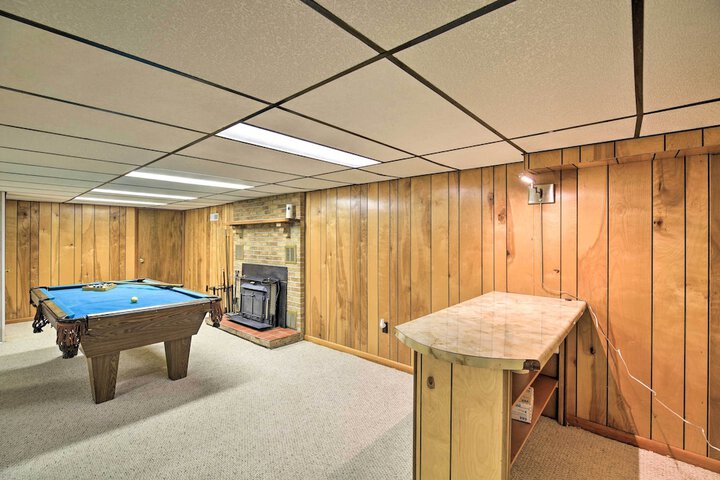 Bluefield Retreat w / Pool Table: Near Parks!