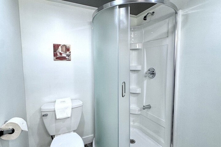 Room 33 of 77