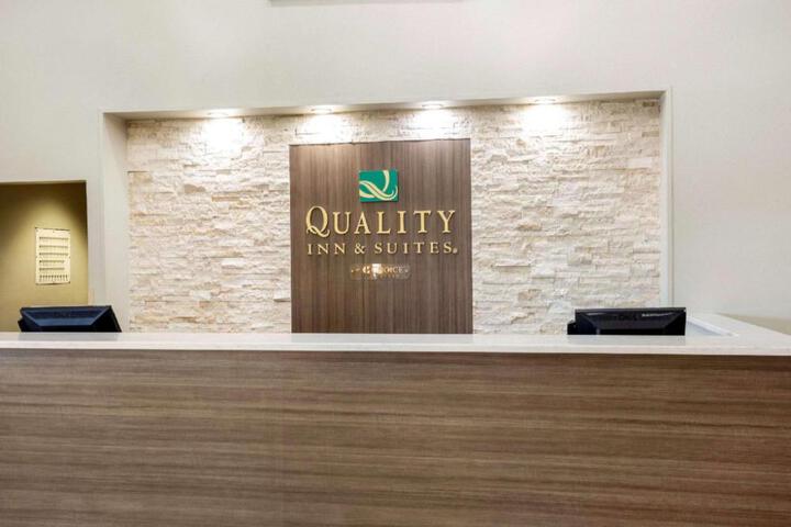 Quality Inn & Suites Arnold