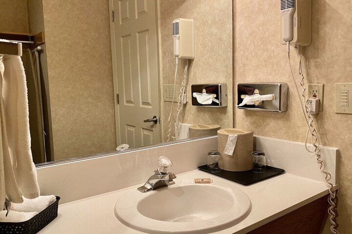 Cousins Country Inn