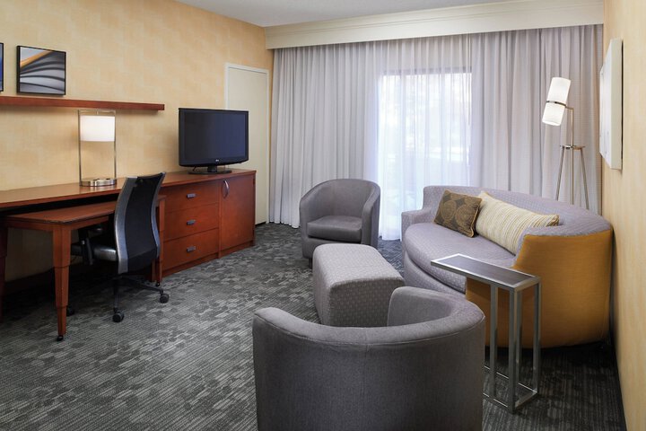 Courtyard by Marriott Detroit Livonia