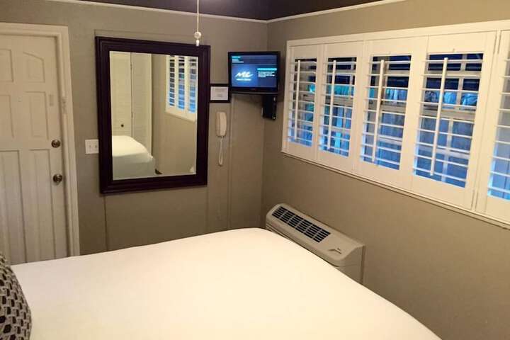 Room 33 of 45