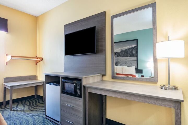 Room 13 of 33