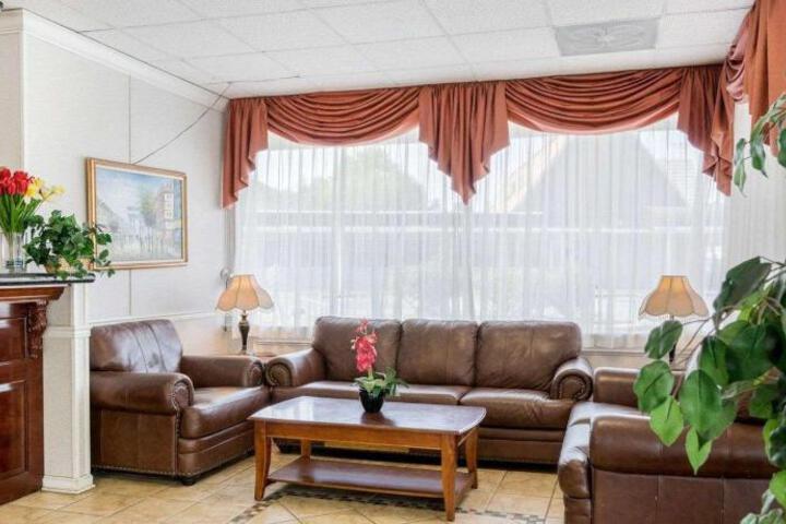 Rodeway Inn University