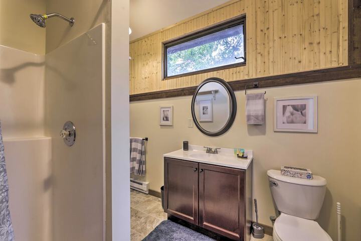 Private Guest House w / Deck + Spectacular Views!