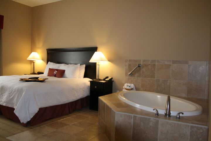 Room 6 of 25