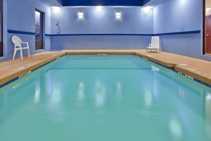 Holiday Inn Express & Suites Laurel by IHG