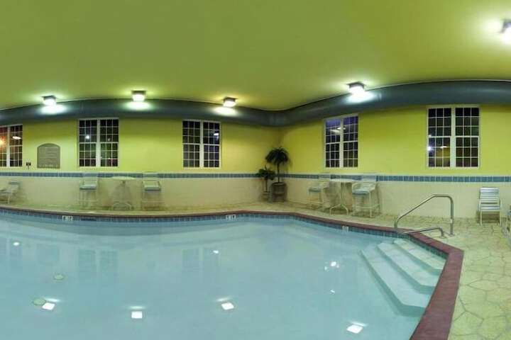 Holiday Inn Express Hotel & Suites Magnolia-Lake Columbia by IHG