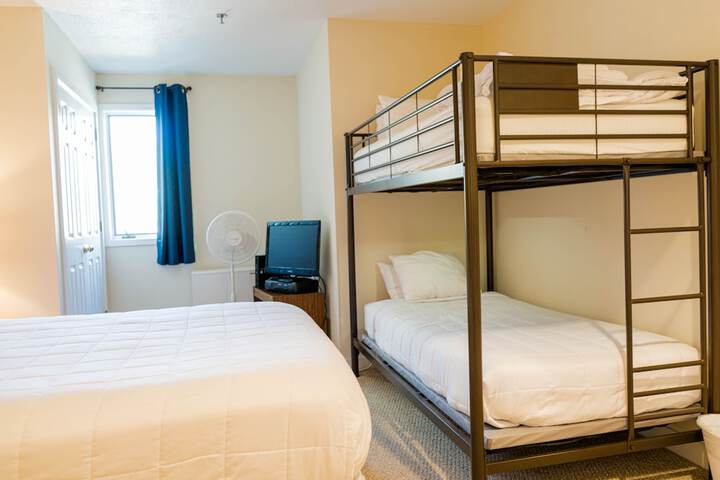 Room 13 of 32