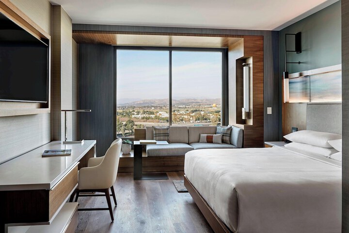 Room 28 of 50