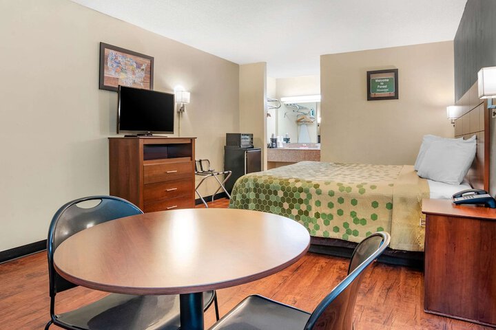 Room 10 of 20