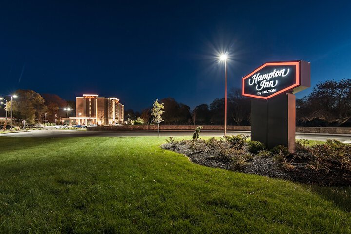 Hotel 2 of 75