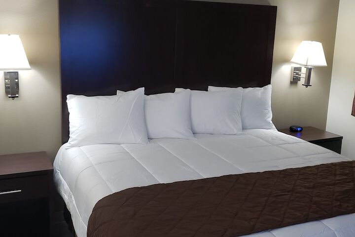 Room 6 of 10