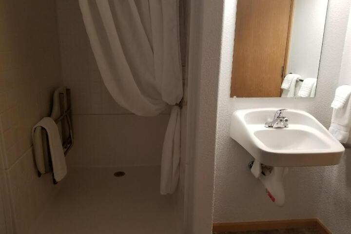 Room 7 of 18