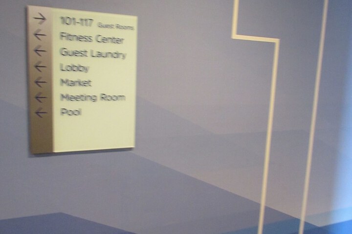 Ballroom/Hall 71 of 77