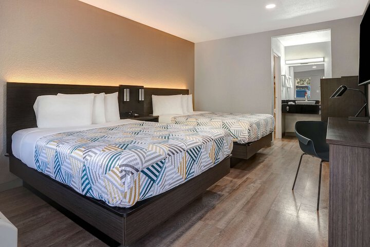Room 18 of 27