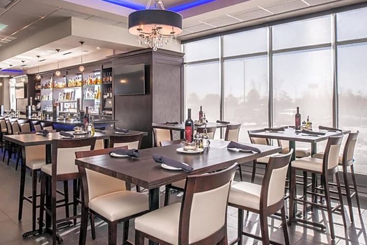 Holiday Inn & Suites Farmington Hills - Detroit NW by IHG