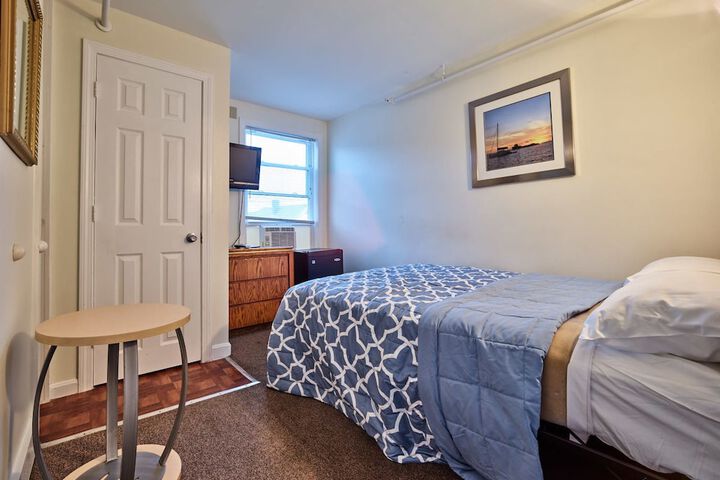 Room 10 of 34