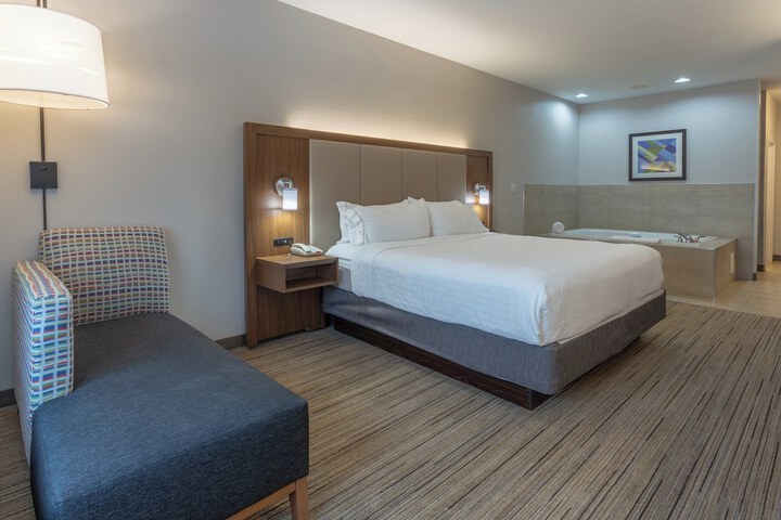 Holiday Inn Express Indianapolis - Southeast by IHG