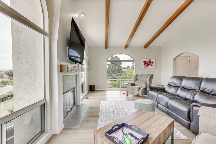San Marcos Getaway w / Deck & Lake Views!