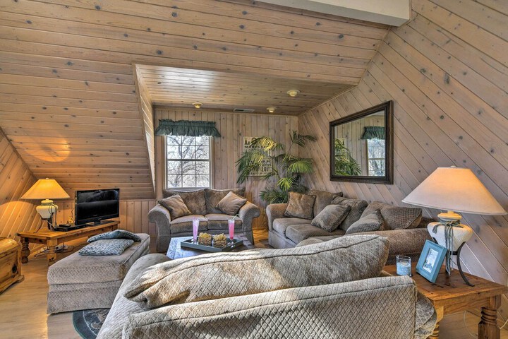 Sonora Home on 10 Resort Acres w / Shared Pool!