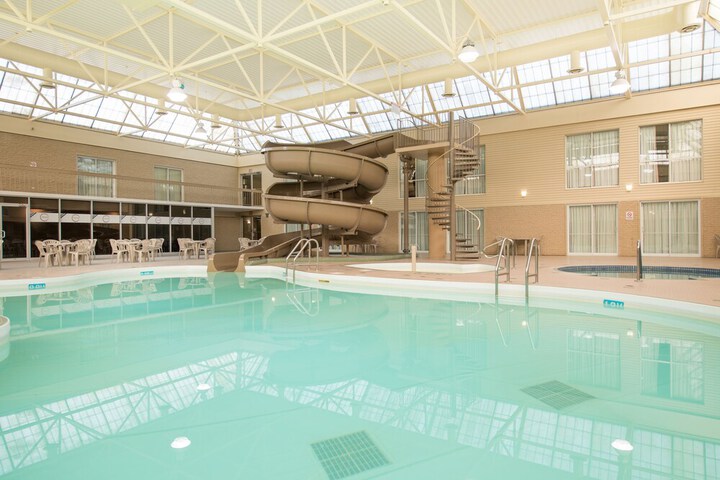 Clarion Hotel & Suites