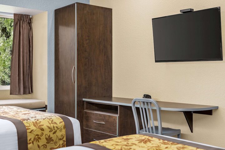 Room 19 of 51