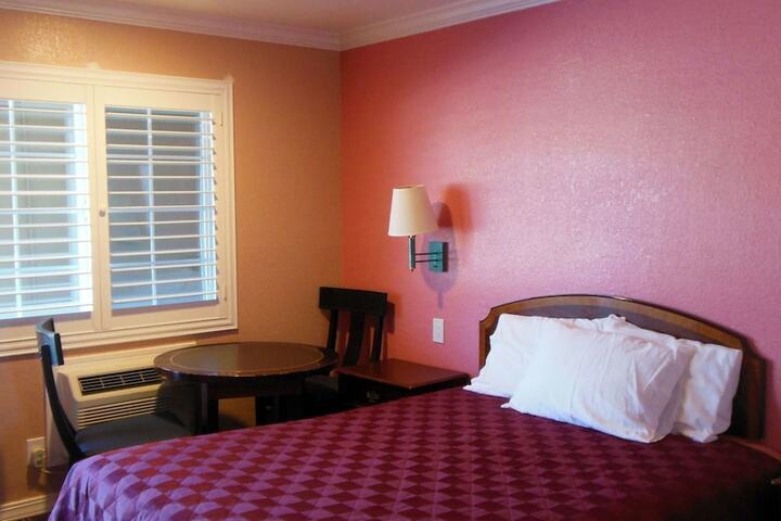 Room 22 of 48