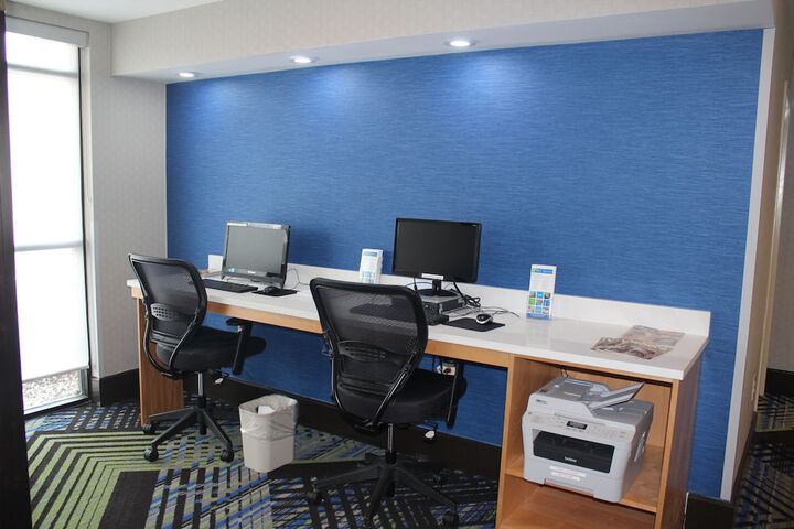 Business Center 34 of 35