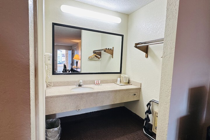 Room 15 of 25