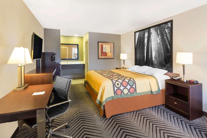 Room 13 of 21