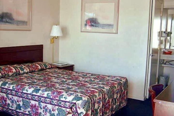 Room 27 of 34