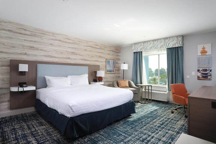 Hampton Inn & Suites Manistee Waterfront