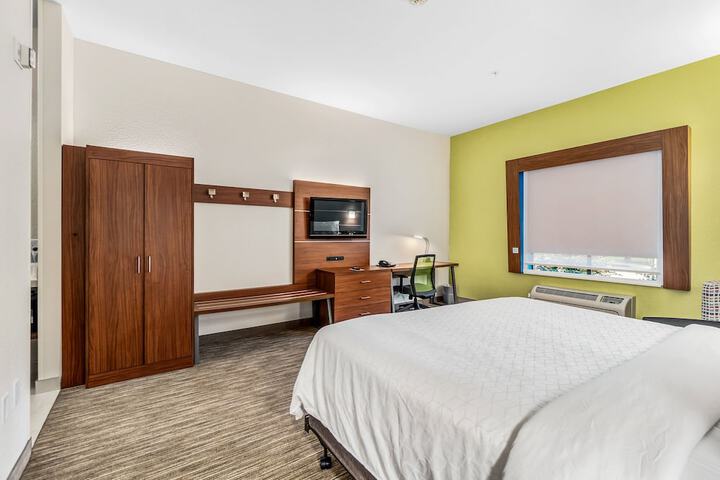 Room 18 of 82