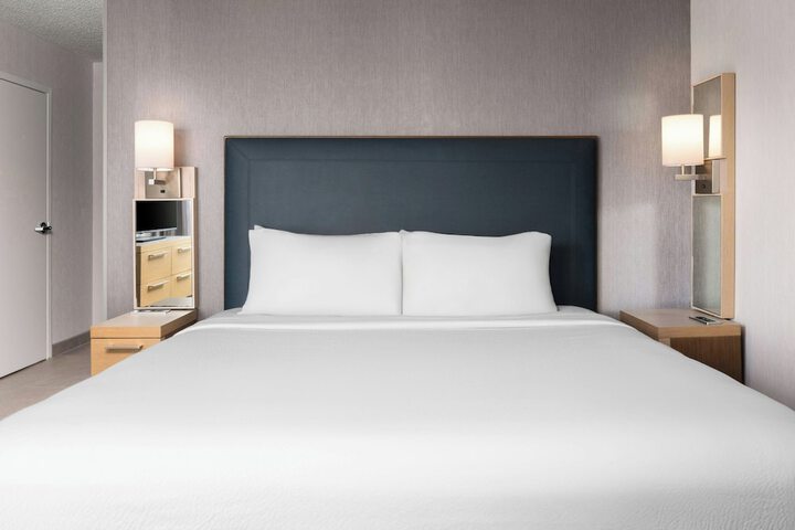 Courtyard by Marriott Charlotte City Center
