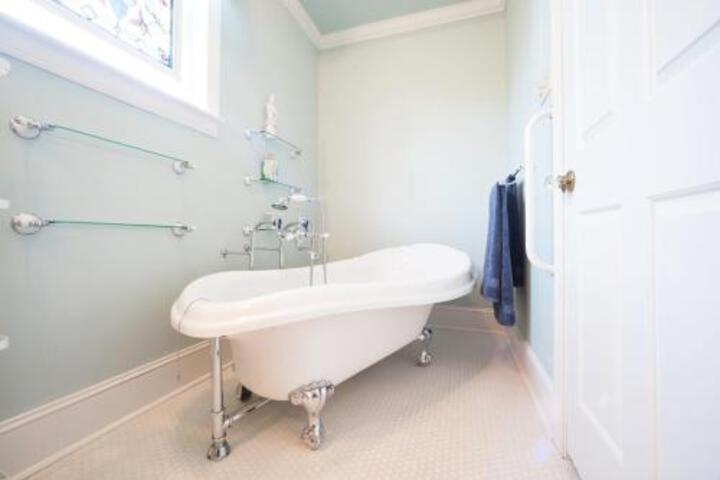 Lions Gate B & B